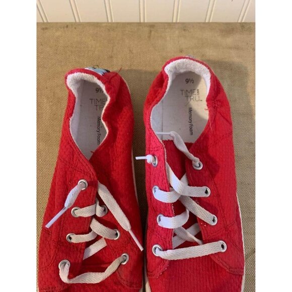 🌸3/$15🌸Red Canvas Sneakers sz 9.5 with Memory Foam Insoles - Picture 4 of 6
